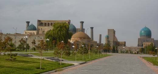 In Samarkand bei einer Reise nach Usbekistan. Blick auf Registan.